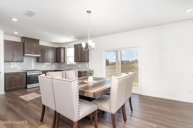 $416,000 | 645 Thomas Gage Drive, Fuquay-Varina, NC 27526