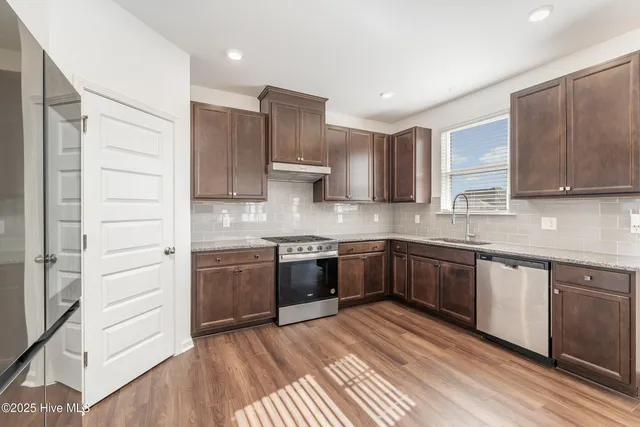 $416,000 | 645 Thomas Gage Drive, Fuquay-Varina, NC 27526