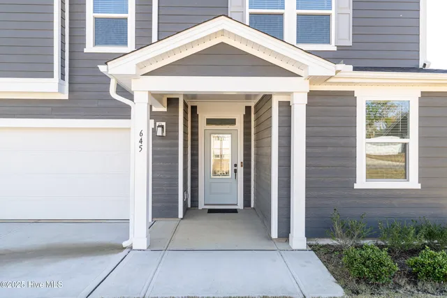 $416,000 | 645 Thomas Gage Drive, Fuquay-Varina, NC 27526