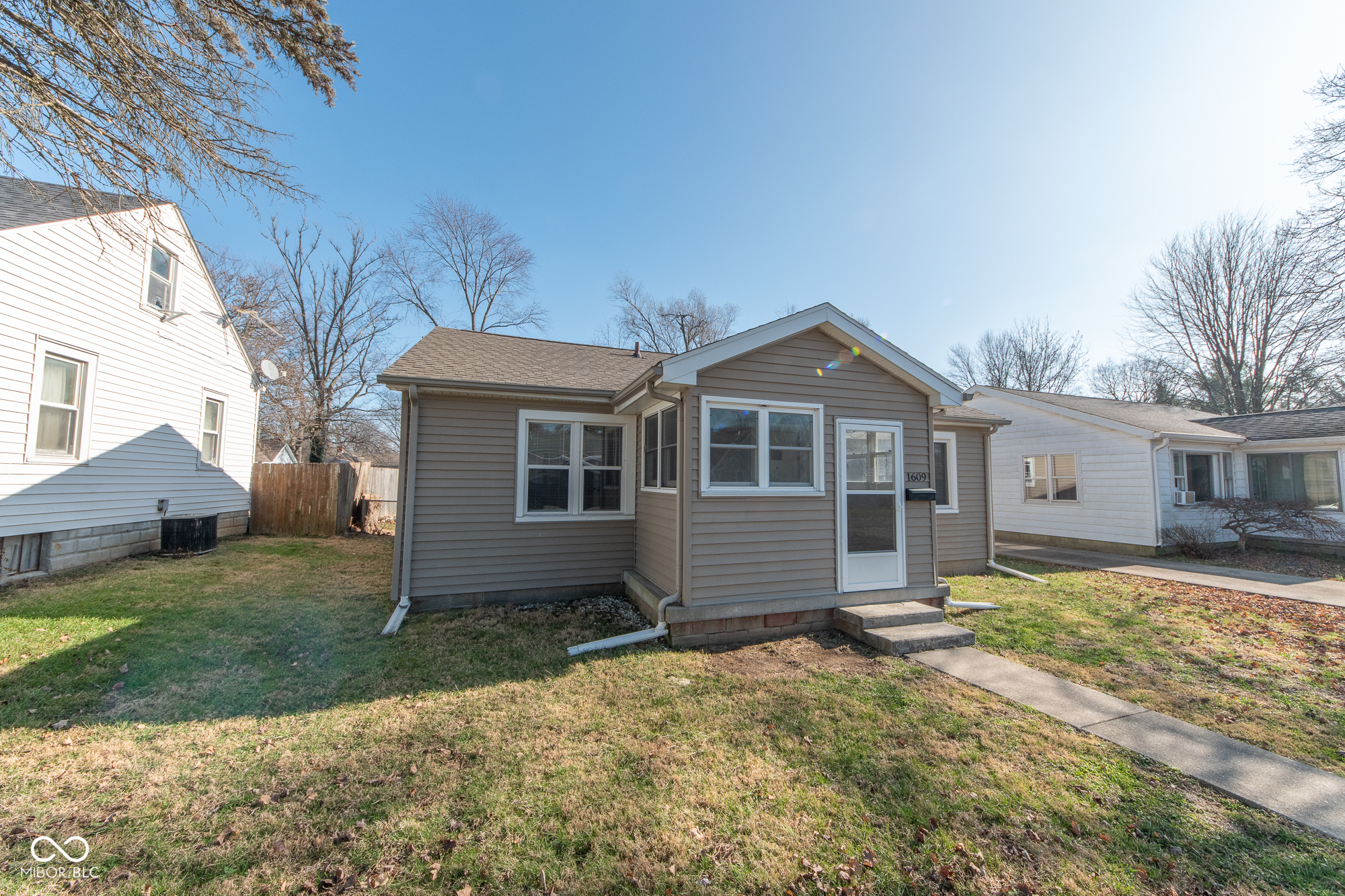 1609 Meridian Street Columbus, IN 47201 - Photo 2 of 19