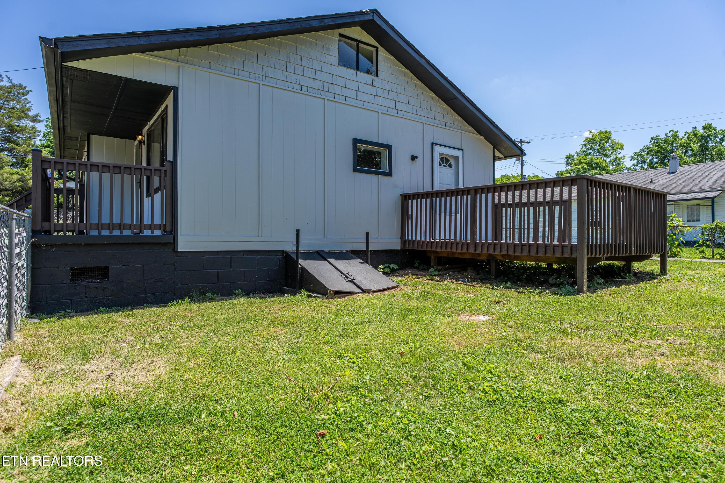 133 Wellington Circle Oak Ridge, TN 37830 - Photo 2 of 13 DSC01635
