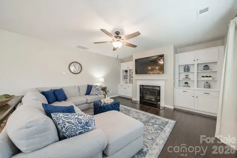 $575,000 | 814 Braddock Way, Fort Mill, SC 29715