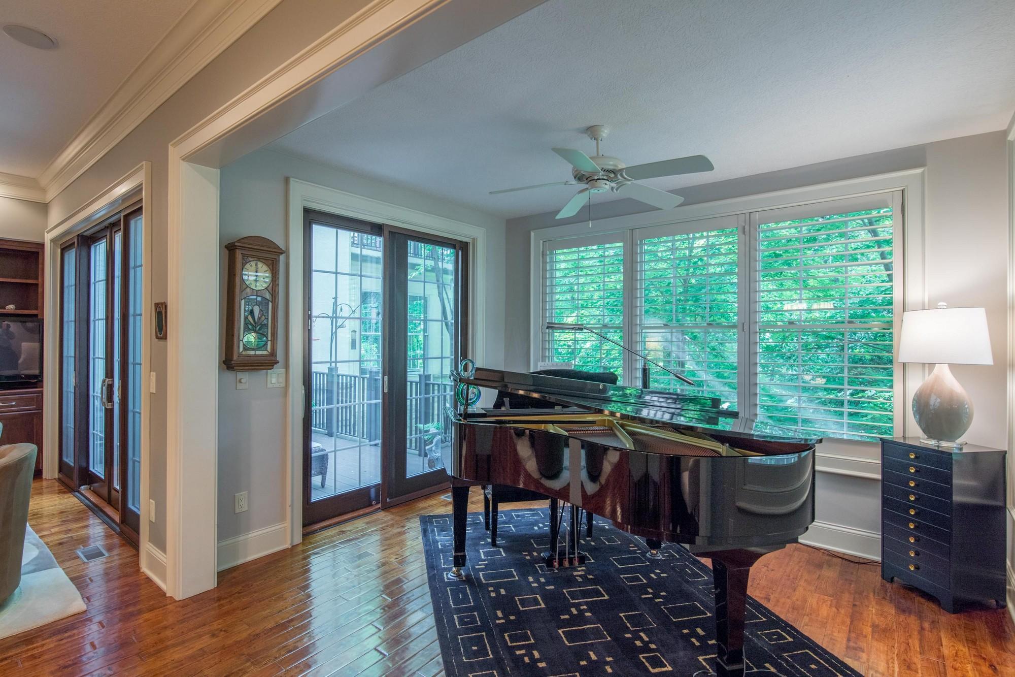 1578 Roxbury Road Columbus, OH 43212 - Photo 12 of 48