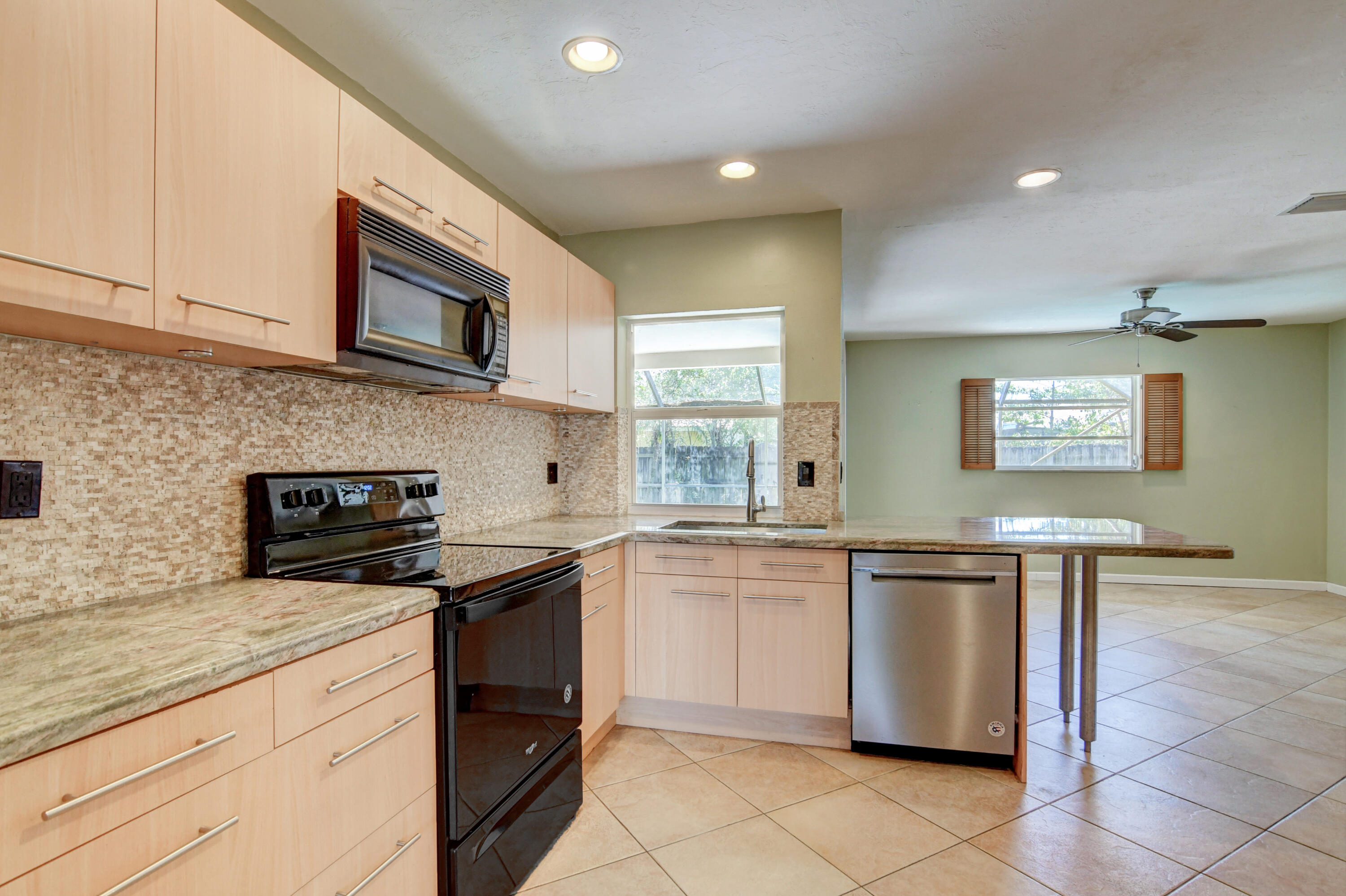810 Northwest 7th Street Boca Raton, FL 33486 - Photo 14 of 48 Kitchen