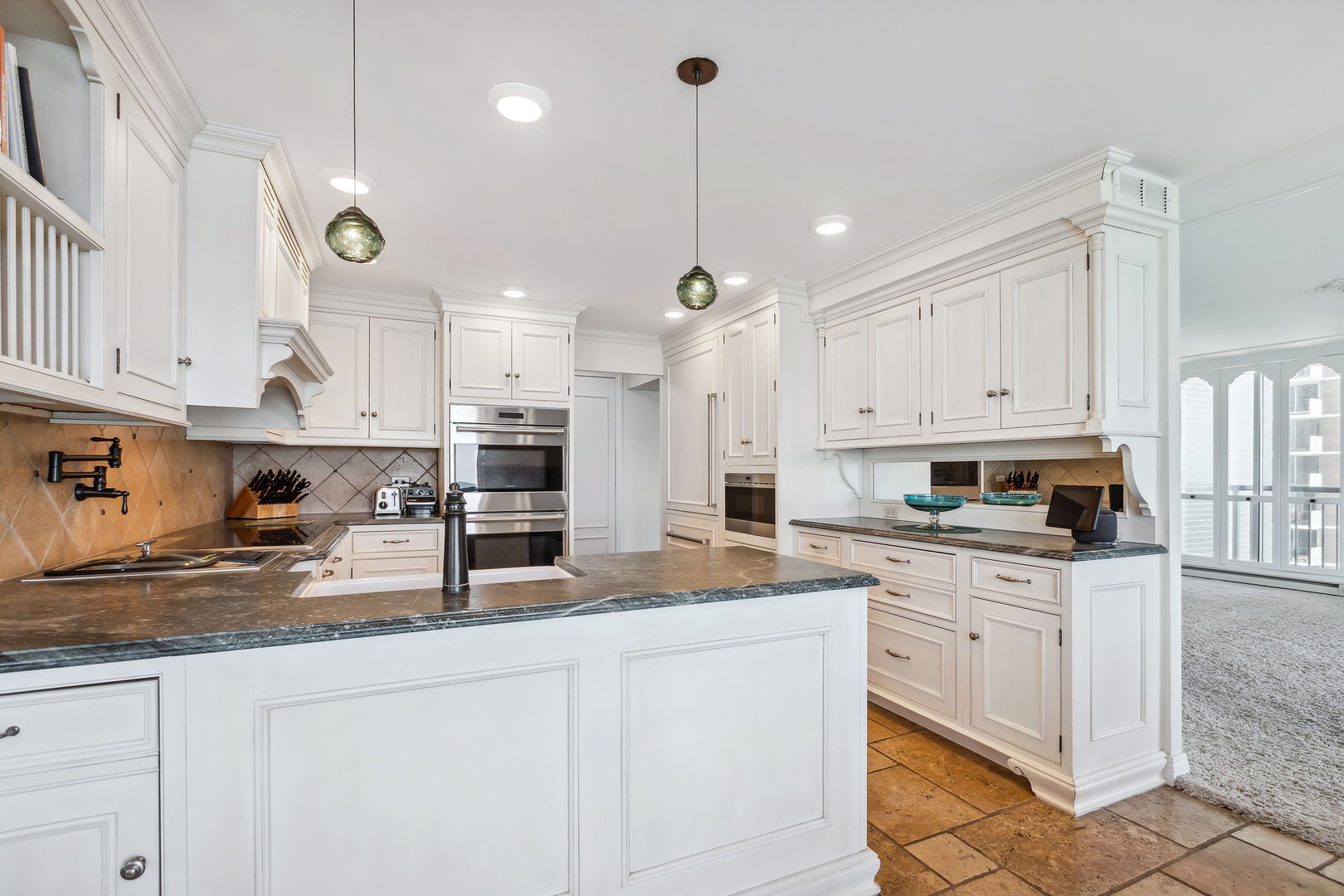 6007 North Sheridan Road, Unit 7AB Chicago, IL 60660 - Photo 3 of 21 Gallery Image 3