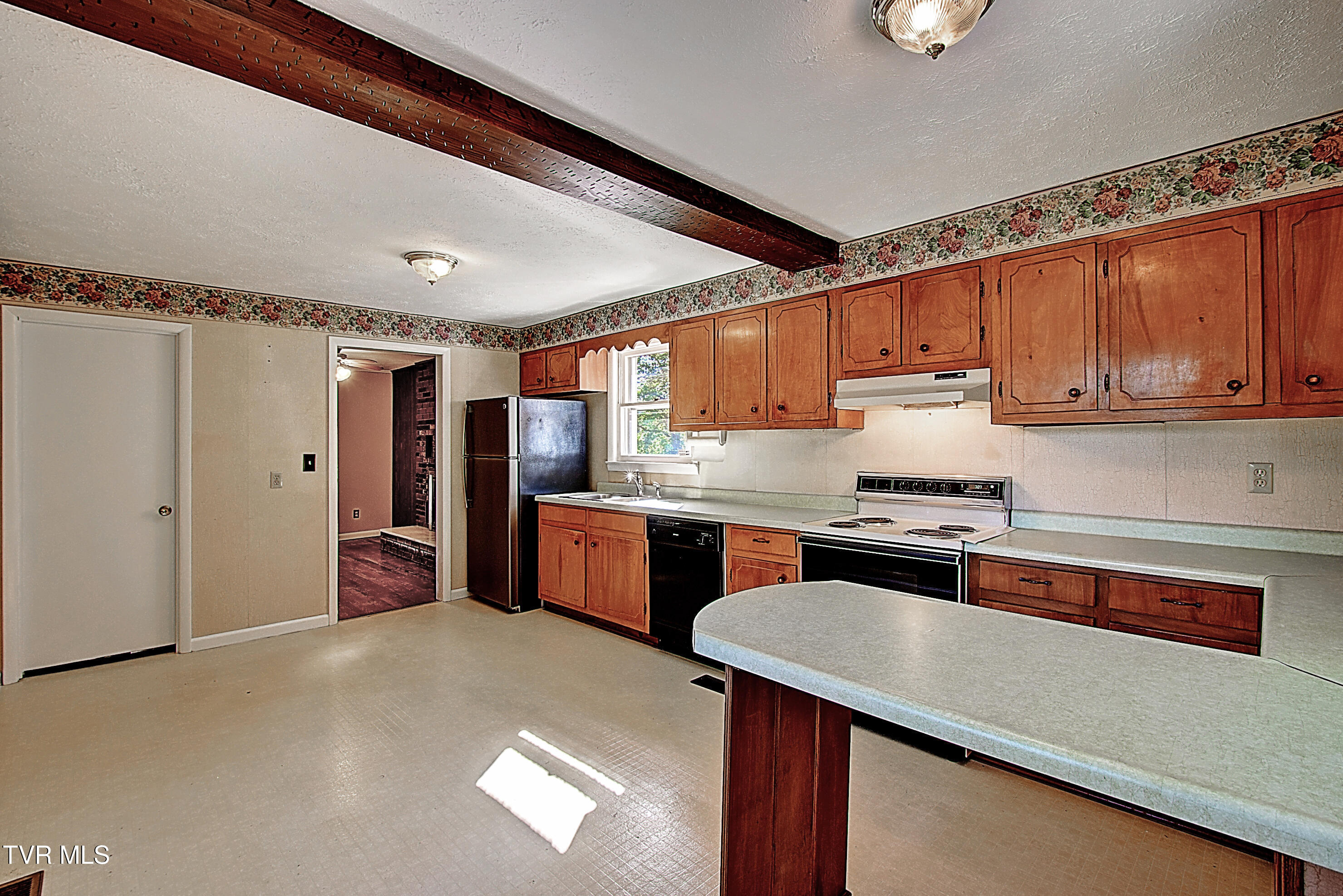 433 Division Street Elizabethton, TN 37643 - Photo 17 of 33 DSC_0250And8more
