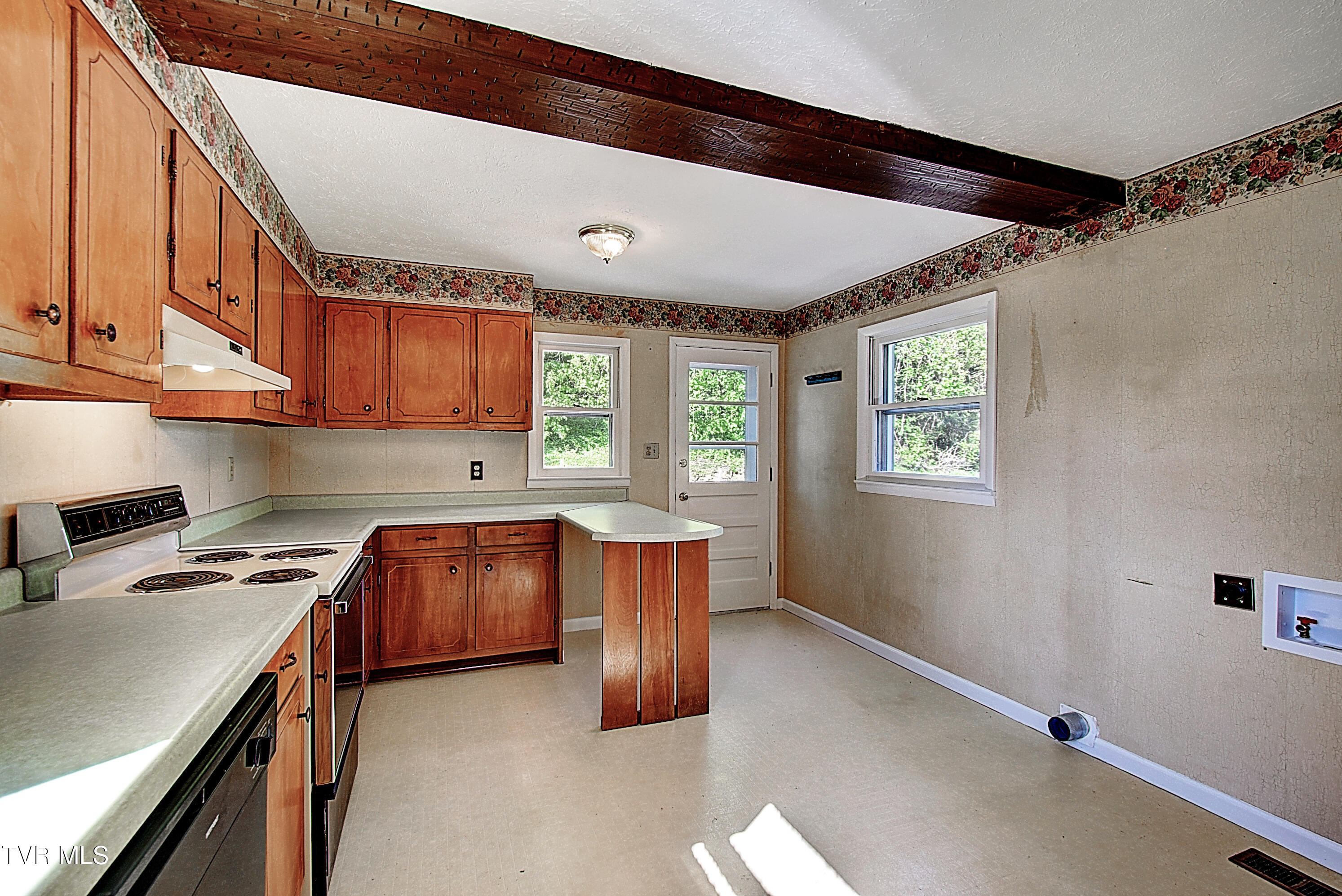 433 Division Street Elizabethton, TN 37643 - Photo 18 of 33 DSC_0259And8more