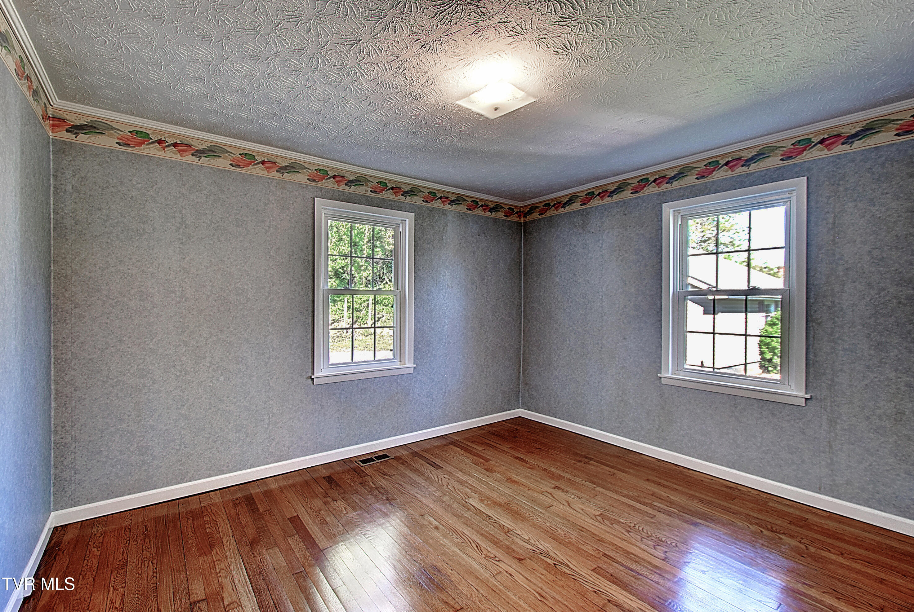 433 Division Street Elizabethton, TN 37643 - Photo 23 of 33 DSC_0385And8more