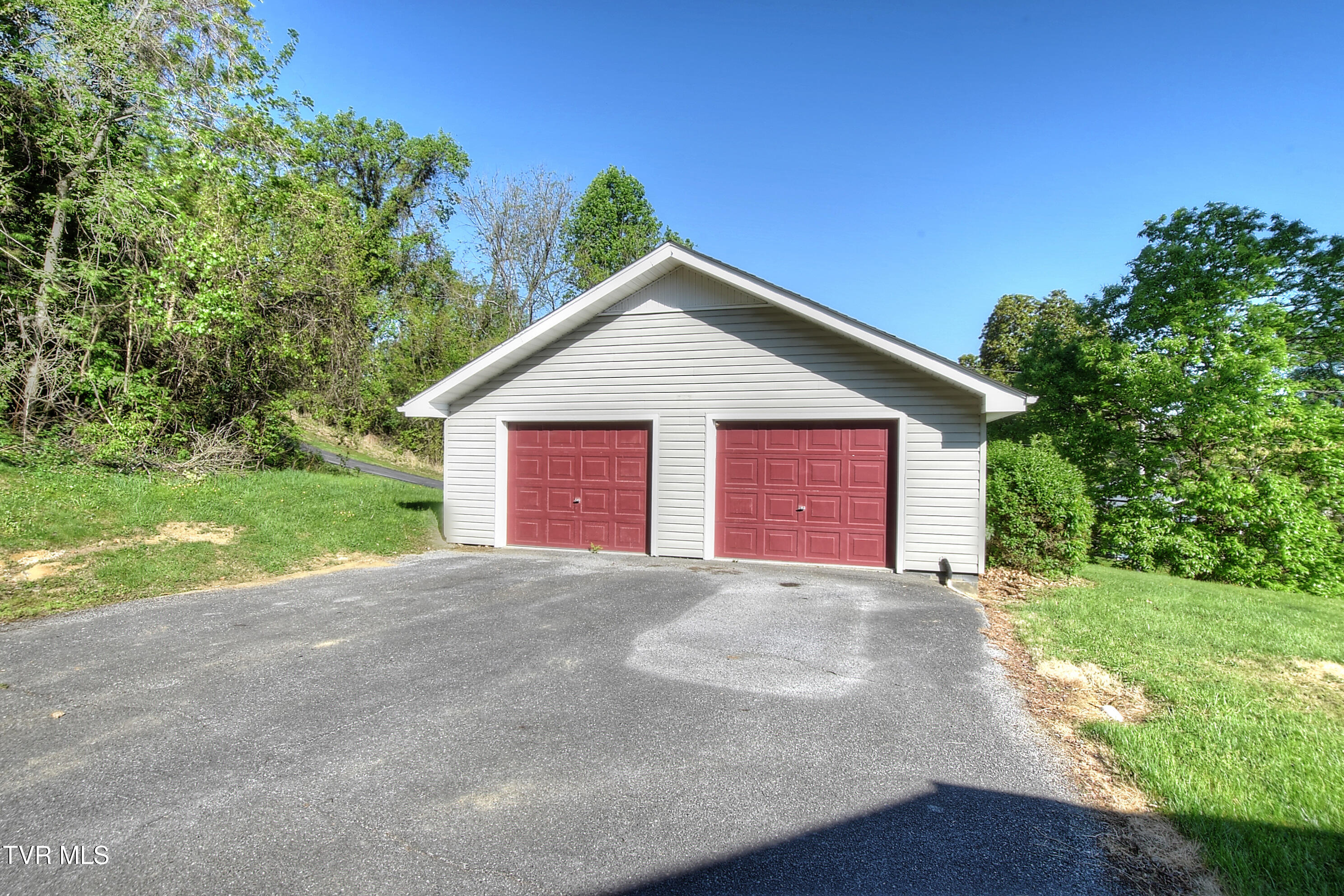 433 Division Street Elizabethton, TN 37643 - Photo 31 of 33 DSC_0454_5_6_7_8_11