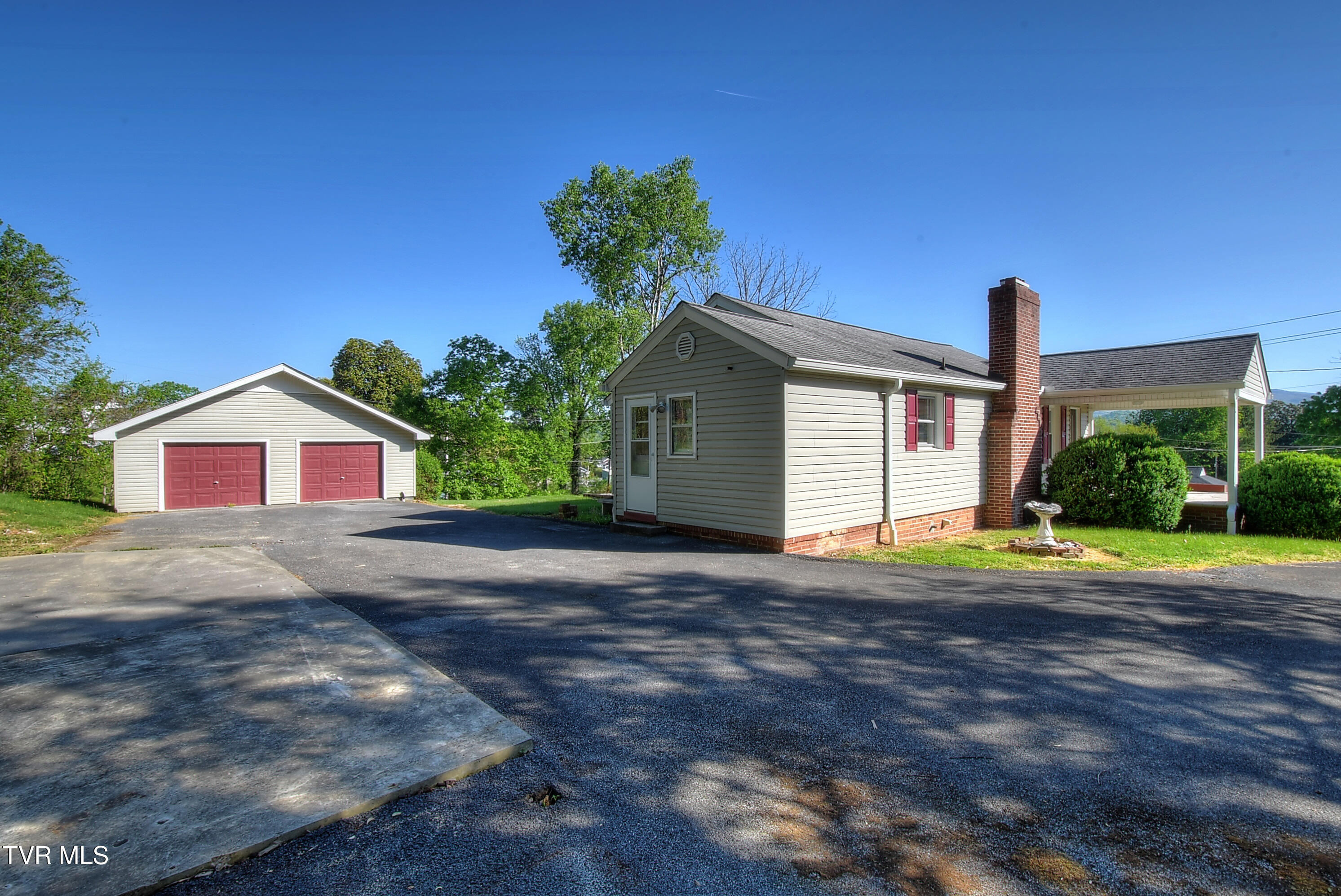 433 Division Street Elizabethton, TN 37643 - Photo 5 of 33 DSC_0043_4_5_6_7_8