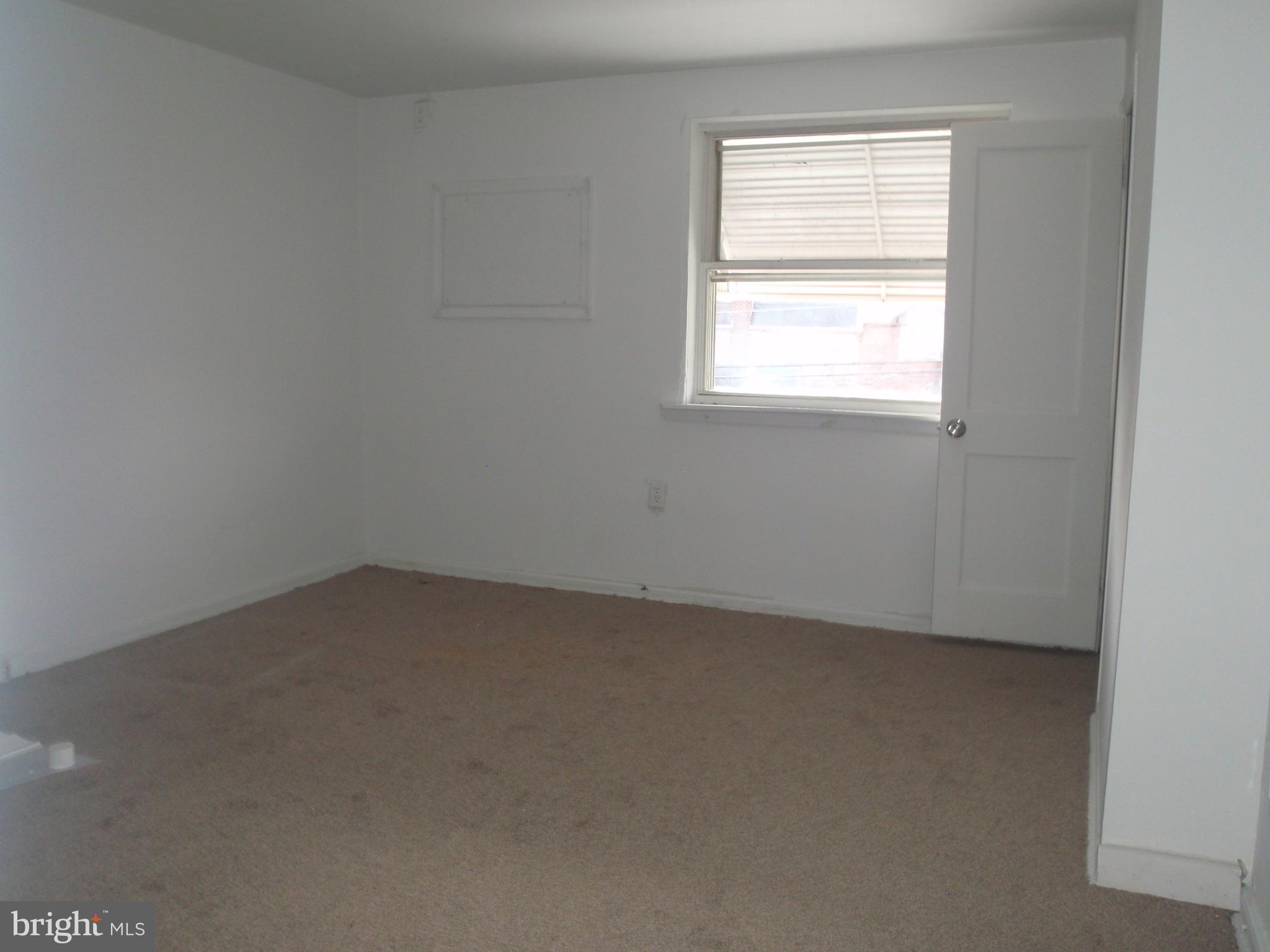 731 Grant Road Folcroft, PA 19032 - Photo 13 of 22 Master Bedroom w/new carpet and walk in closet