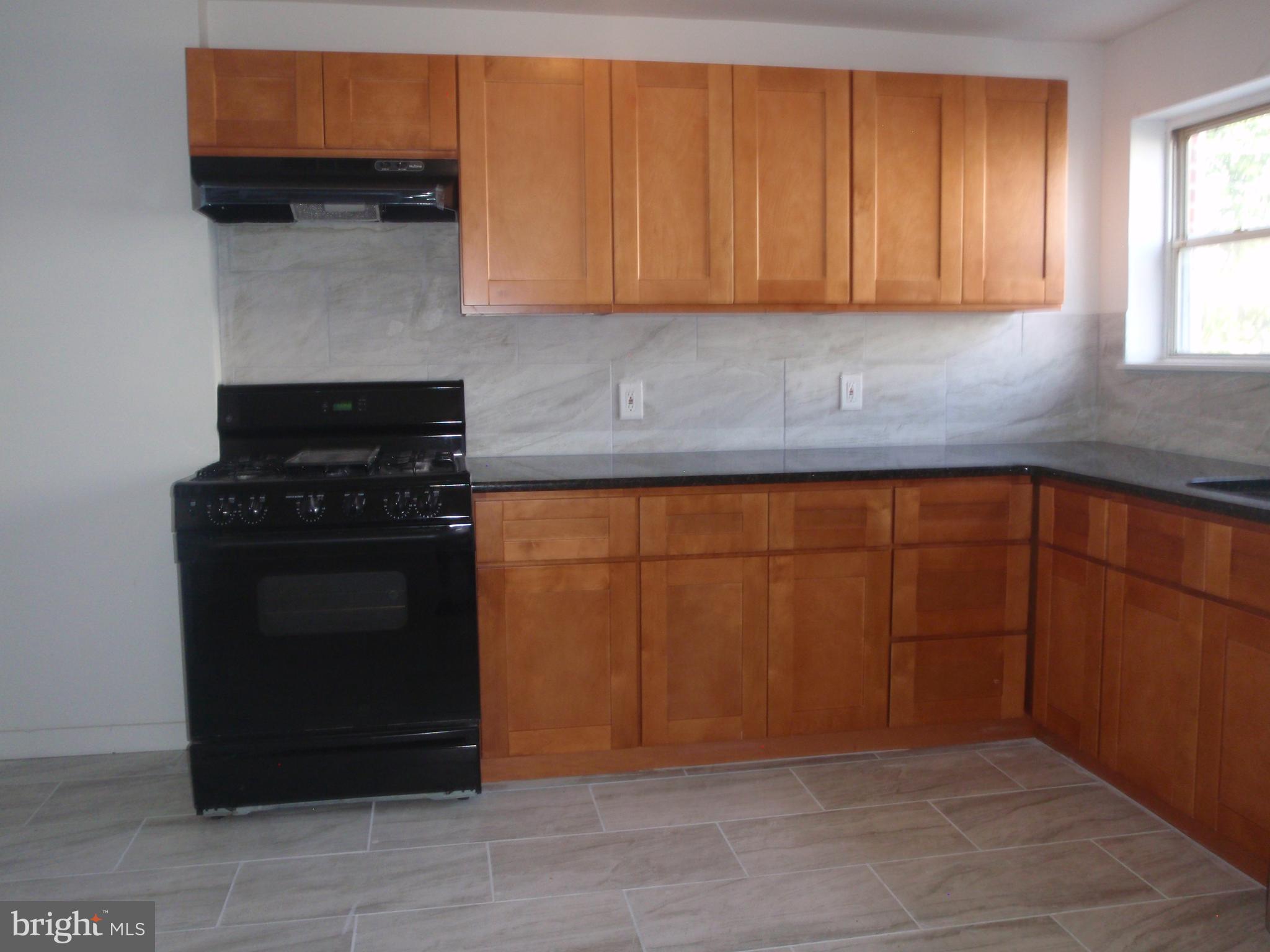 731 Grant Road Folcroft, PA 19032 - Photo 10 of 22 Ceramic tiled back splash