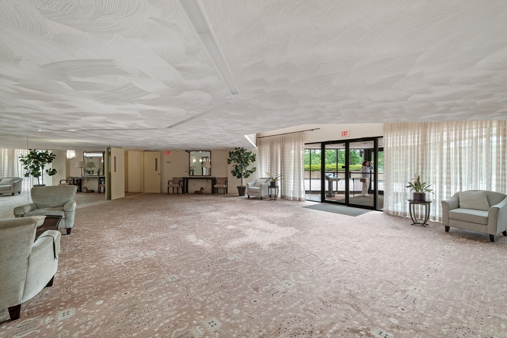 402 Paradise Road, Unit U: 3Q Swampscott, MA 01907 - Photo 4 of 36