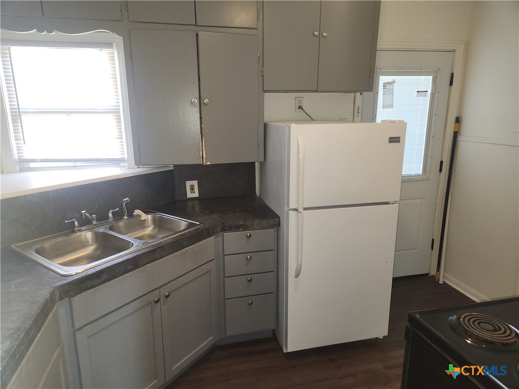 902 South 23rd Street Temple, TX 76504 - Photo 4 of 8 a kitchen with appliances a sink and a window