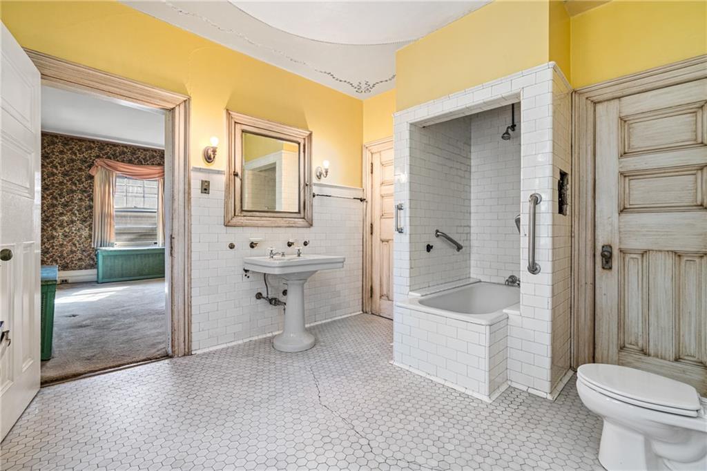 4754 Wallingford Street Pittsburgh, PA 15213 - Photo 21 of 50 2nd Floor