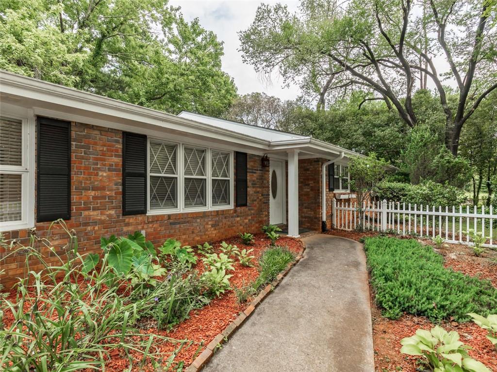 1110 Grimes Bridge Road Roswell, GA 30075 - Photo 3 of 31