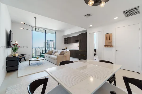 $6,500 | 601 Northeast 1st Avenue, Unit PH5001, Miami, FL 33132