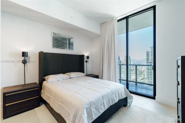 $6,500 | 601 Northeast 1st Avenue, Unit PH5001, Miami, FL 33132