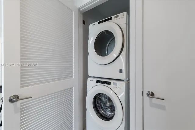 $6,500 | 601 Northeast 1st Avenue, Unit PH5001, Miami, FL 33132