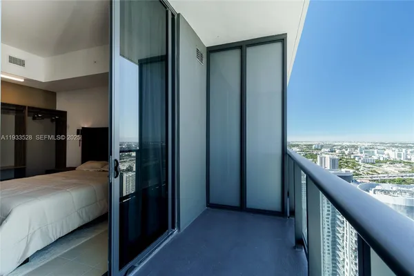 $6,500 | 601 Northeast 1st Avenue, Unit PH5001, Miami, FL 33132