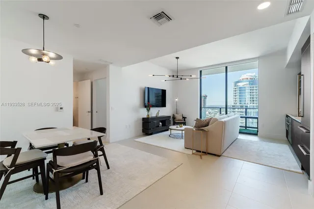 $6,500 | 601 Northeast 1st Avenue, Unit PH5001, Miami, FL 33132