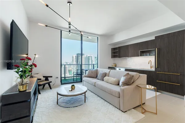 $6,500 | 601 Northeast 1st Avenue, Unit PH5001, Miami, FL 33132