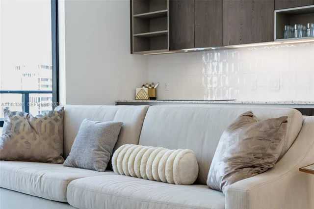 $6,500 | 601 Northeast 1st Avenue, Unit PH5001, Miami, FL 33132