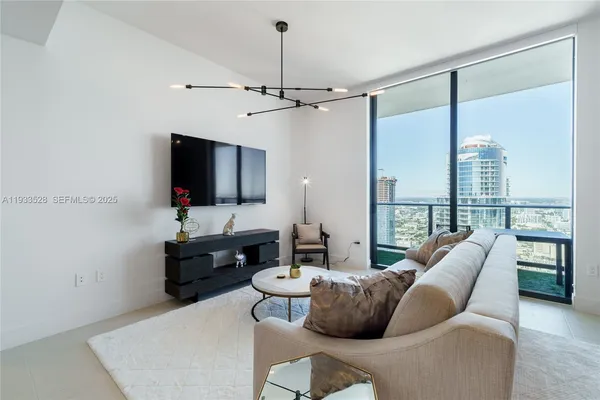 $6,500 | 601 Northeast 1st Avenue, Unit PH5001, Miami, FL 33132