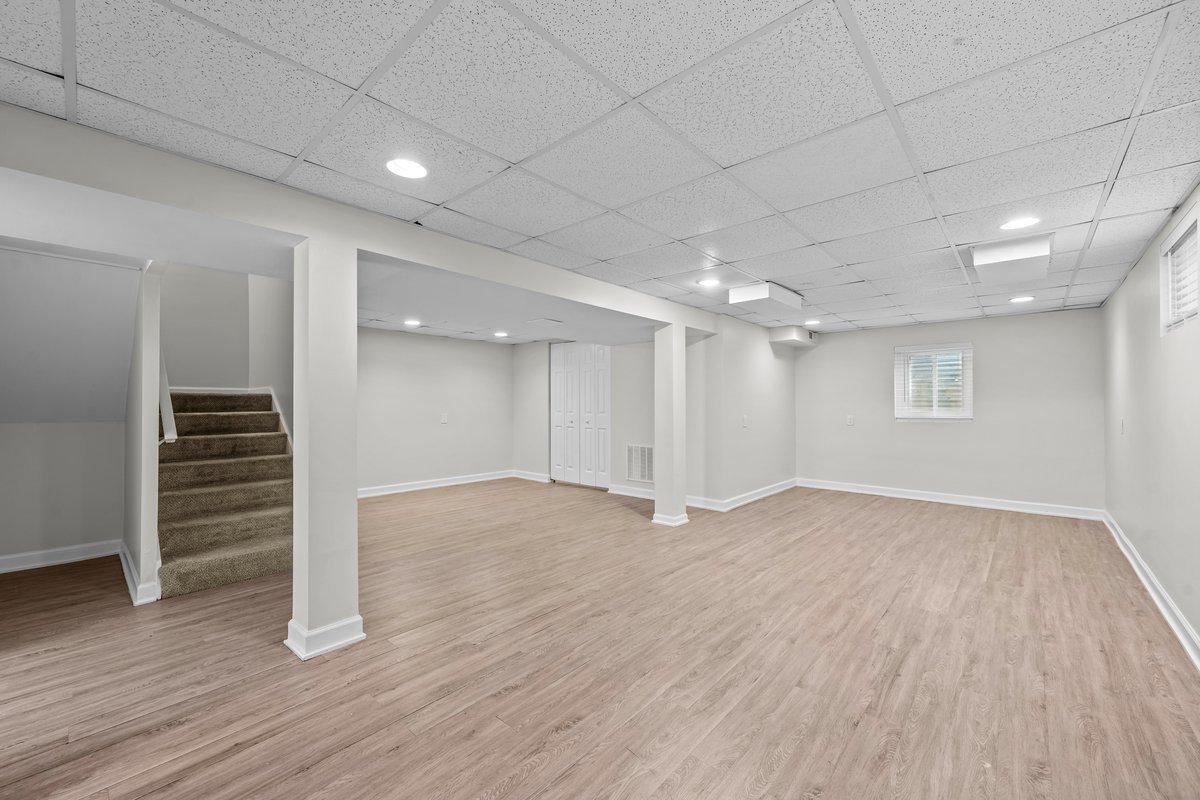 2500 Green Bay Road Highland Park, IL 60035 - Photo 14 of 18 an empty room with wooden floor closet and windows