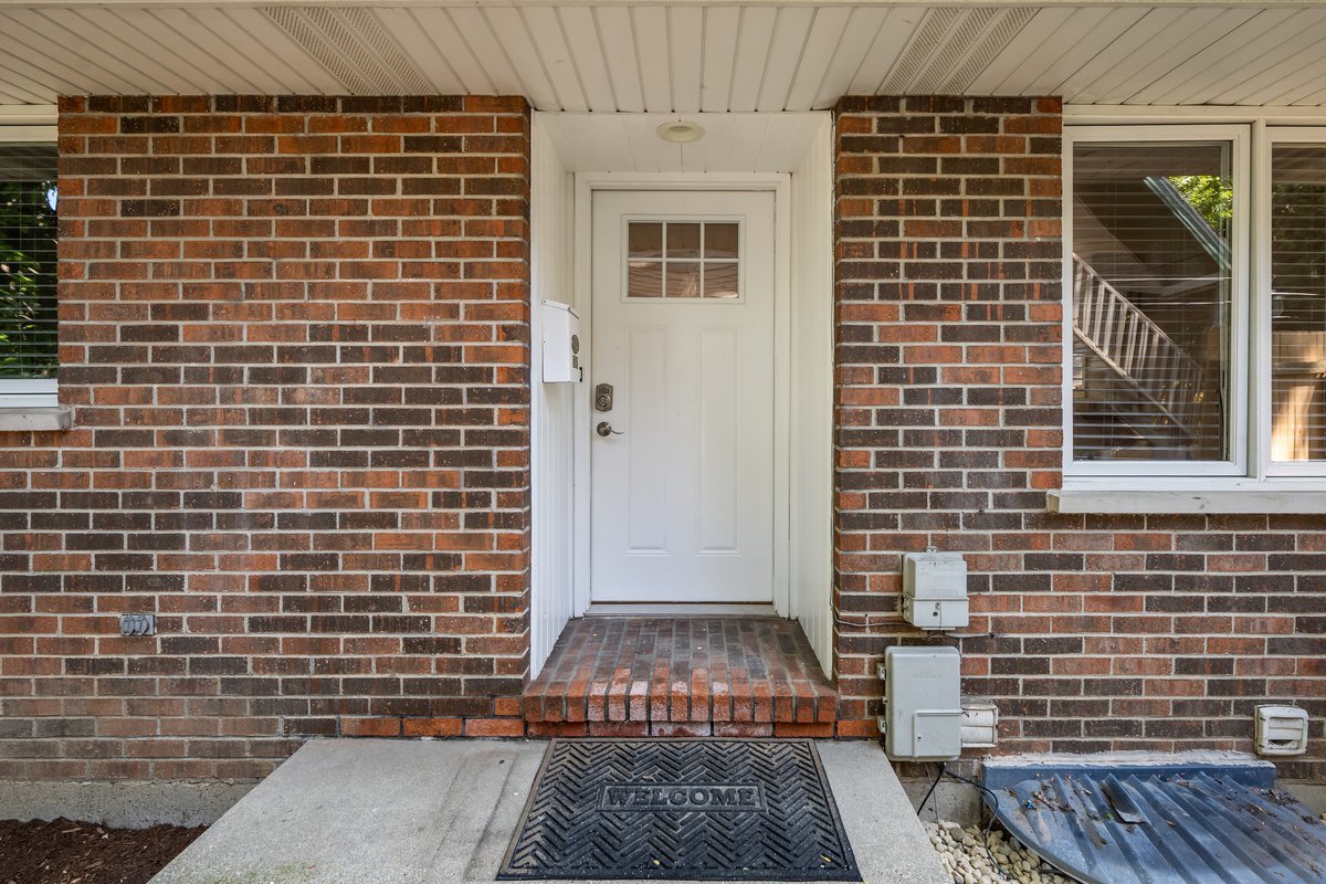 2500 Green Bay Road Highland Park, IL 60035 - Photo 2 of 18 a view of door