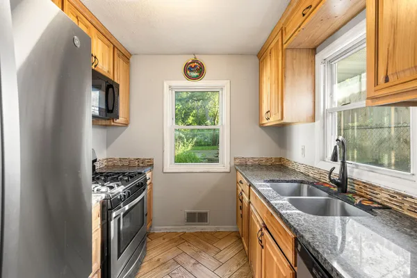 $284,999 | 510 Wyoming Street East, St. Paul, MN 55107