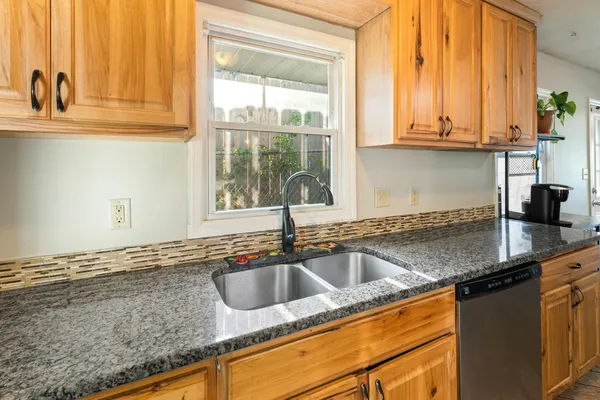 $284,999 | 510 Wyoming Street East, St. Paul, MN 55107