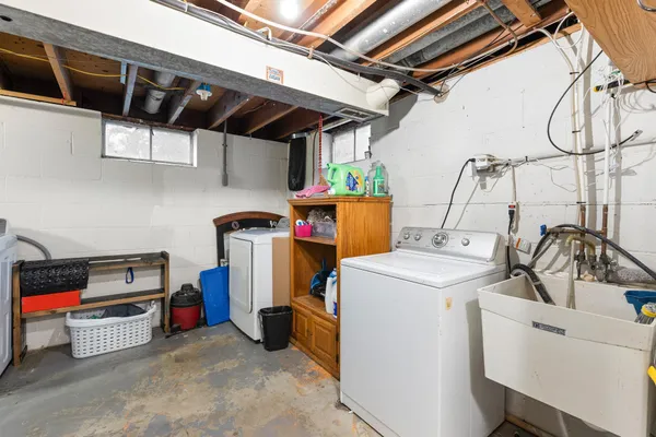 $284,999 | 510 Wyoming Street East, St. Paul, MN 55107