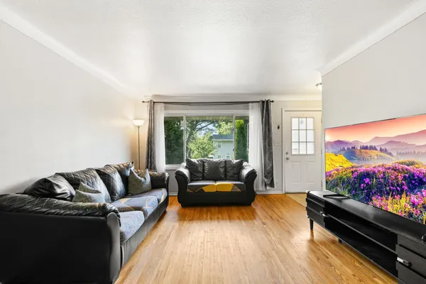 $284,999 | 510 Wyoming Street East, St. Paul, MN 55107