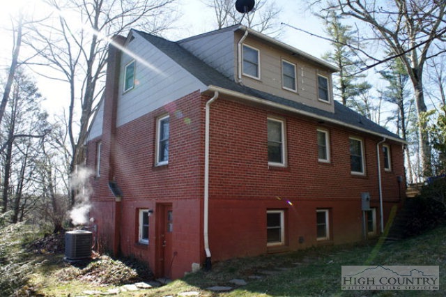 136 Crest Drive Boone, NC 28607 - Photo 2 of 28 Gallery Image 2