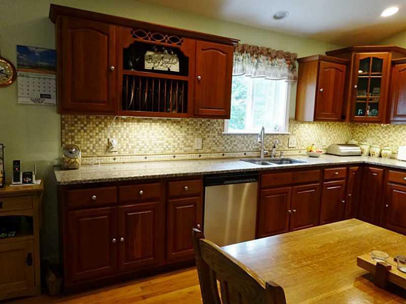 33 Smith Road Hermon, ME 04401 - Photo 12 of 35 Kitchen.