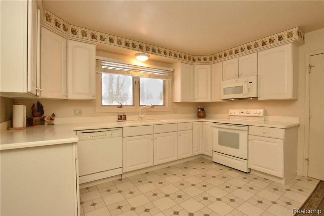 6877 Dublin Fair Road Troy, MI 48098 - Photo 8 of 33 DublinFair6877_30.JPG