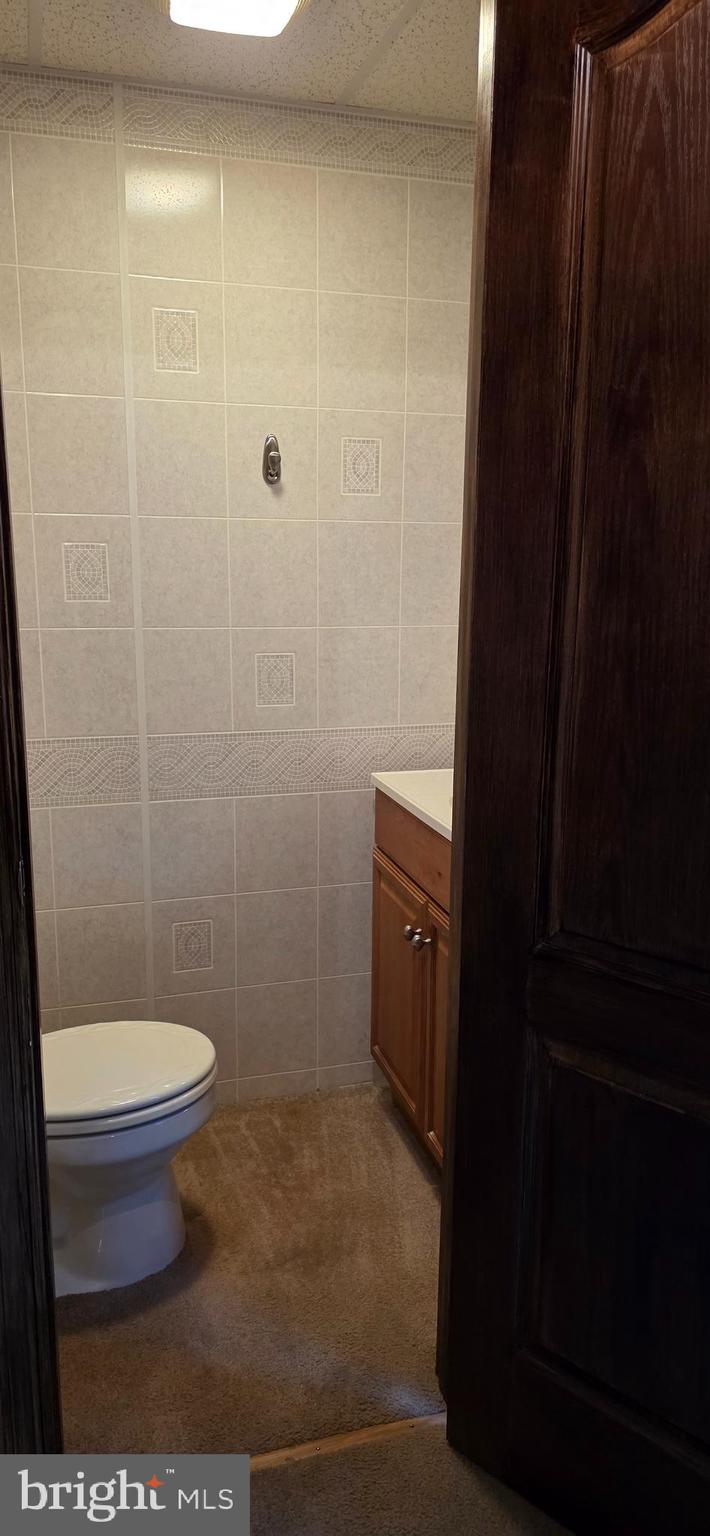 12603 Ellerslie Road Northwest Corriganville, MD 21502 - Photo 11 of 25 a bathroom with a toilet and a shower