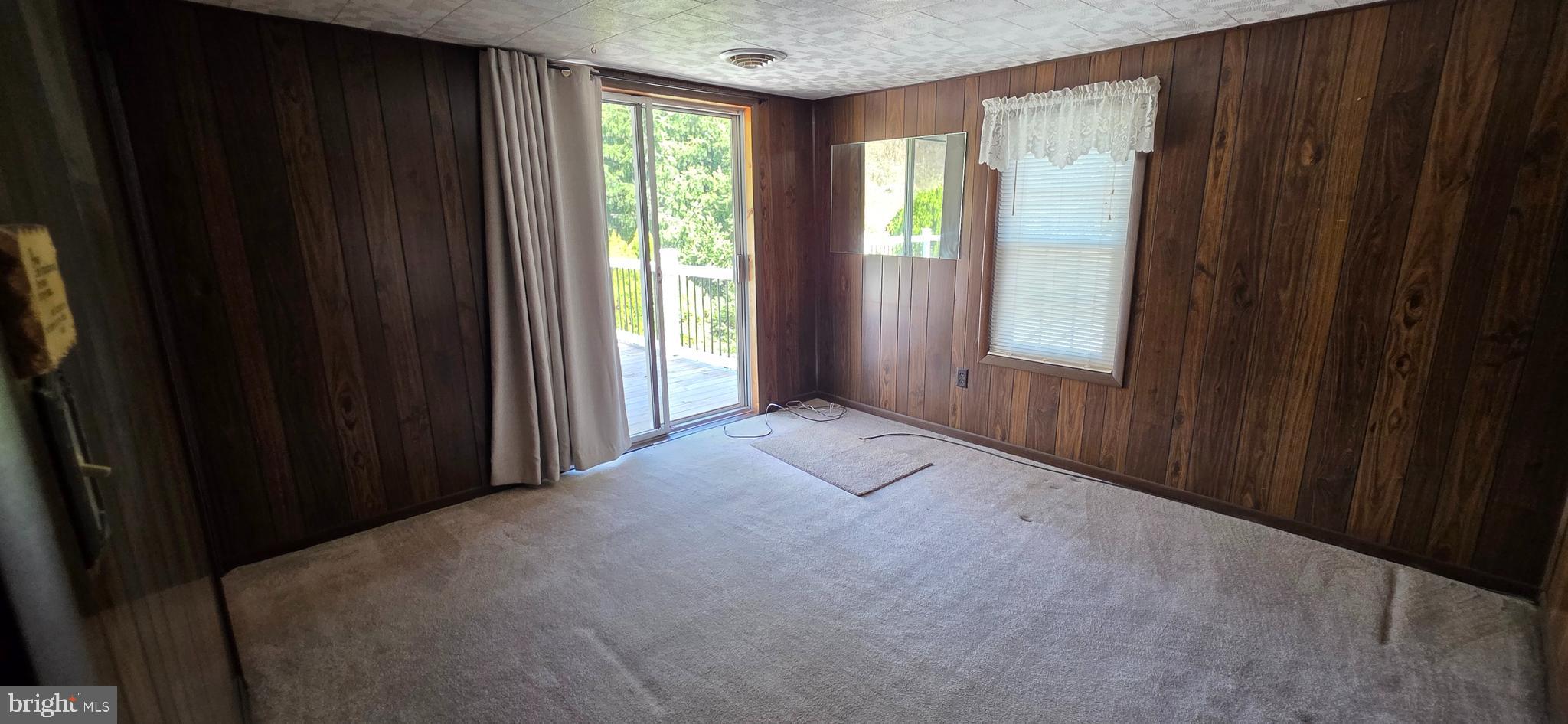 12603 Ellerslie Road Northwest Corriganville, MD 21502 - Photo 20 of 25 a view of entryway with window and balcony