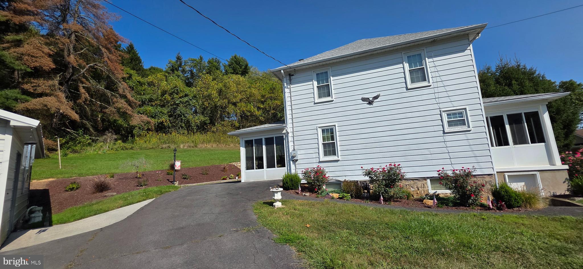 12603 Ellerslie Road Northwest Corriganville, MD 21502 - Photo 7 of 25 a front view of a house with garden
