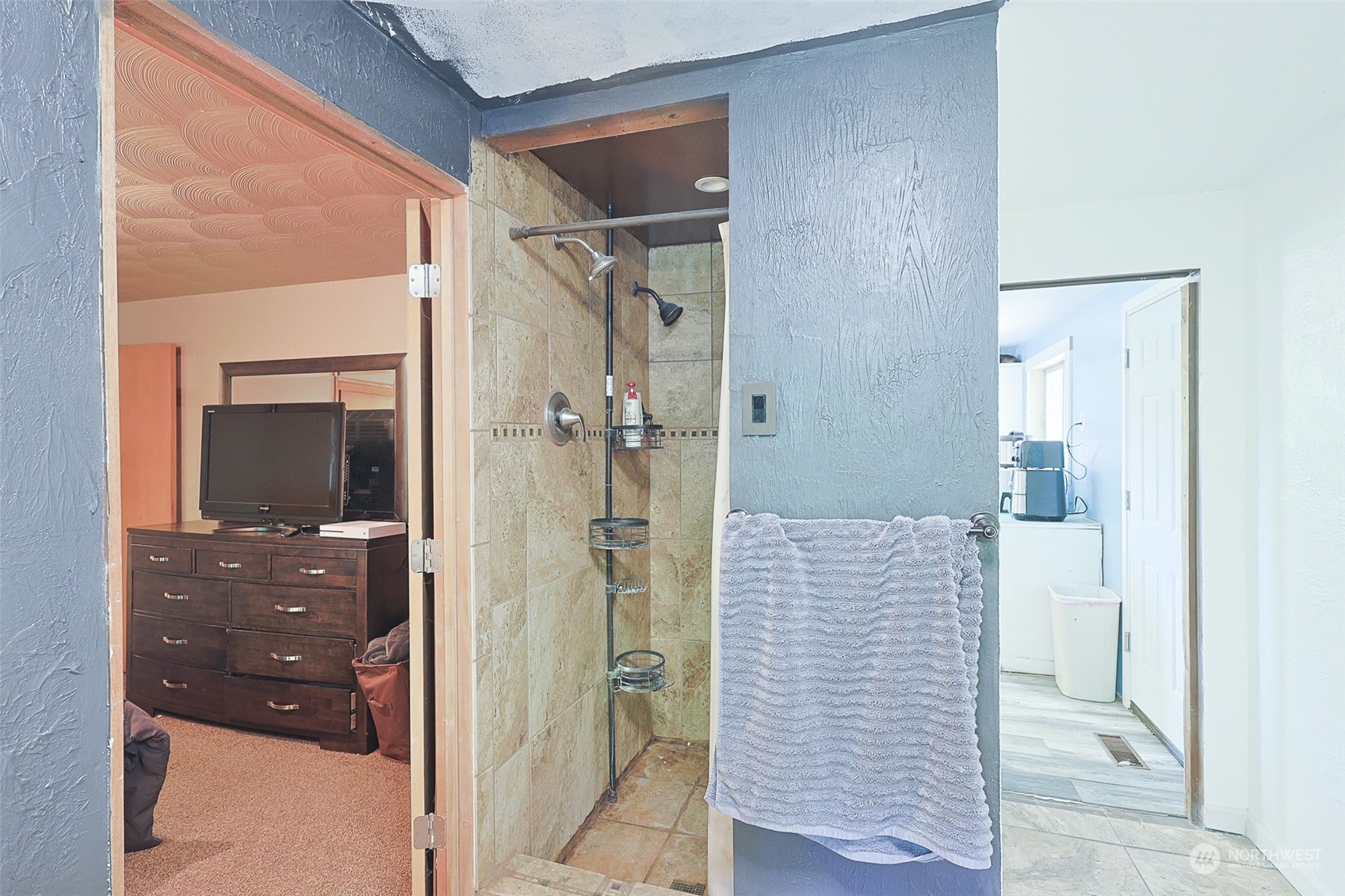 11120 Ohop Valley-Extension Road East Eatonville, WA 98328 - Photo 15 of 32 a bathroom with a shower