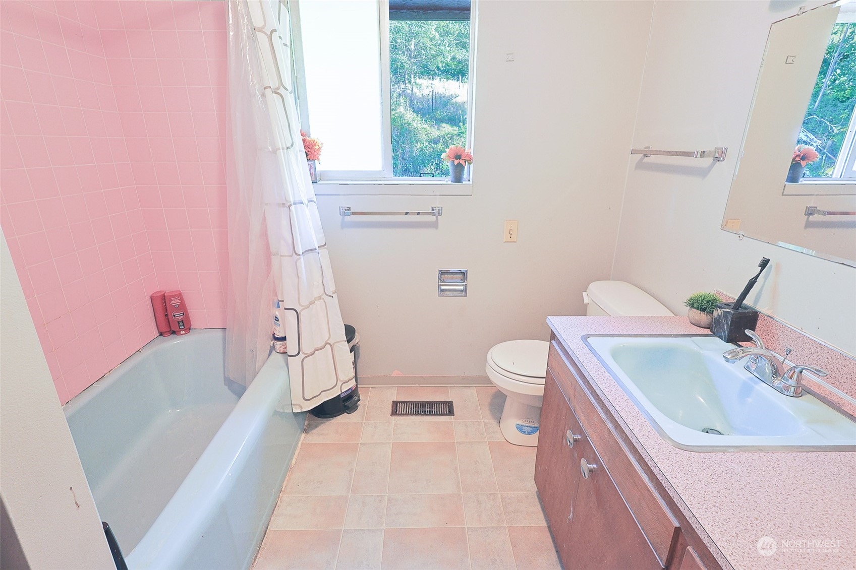 11120 Ohop Valley-Extension Road East Eatonville, WA 98328 - Photo 17 of 32 a bathroom with a sink a toilet a tub and shower
