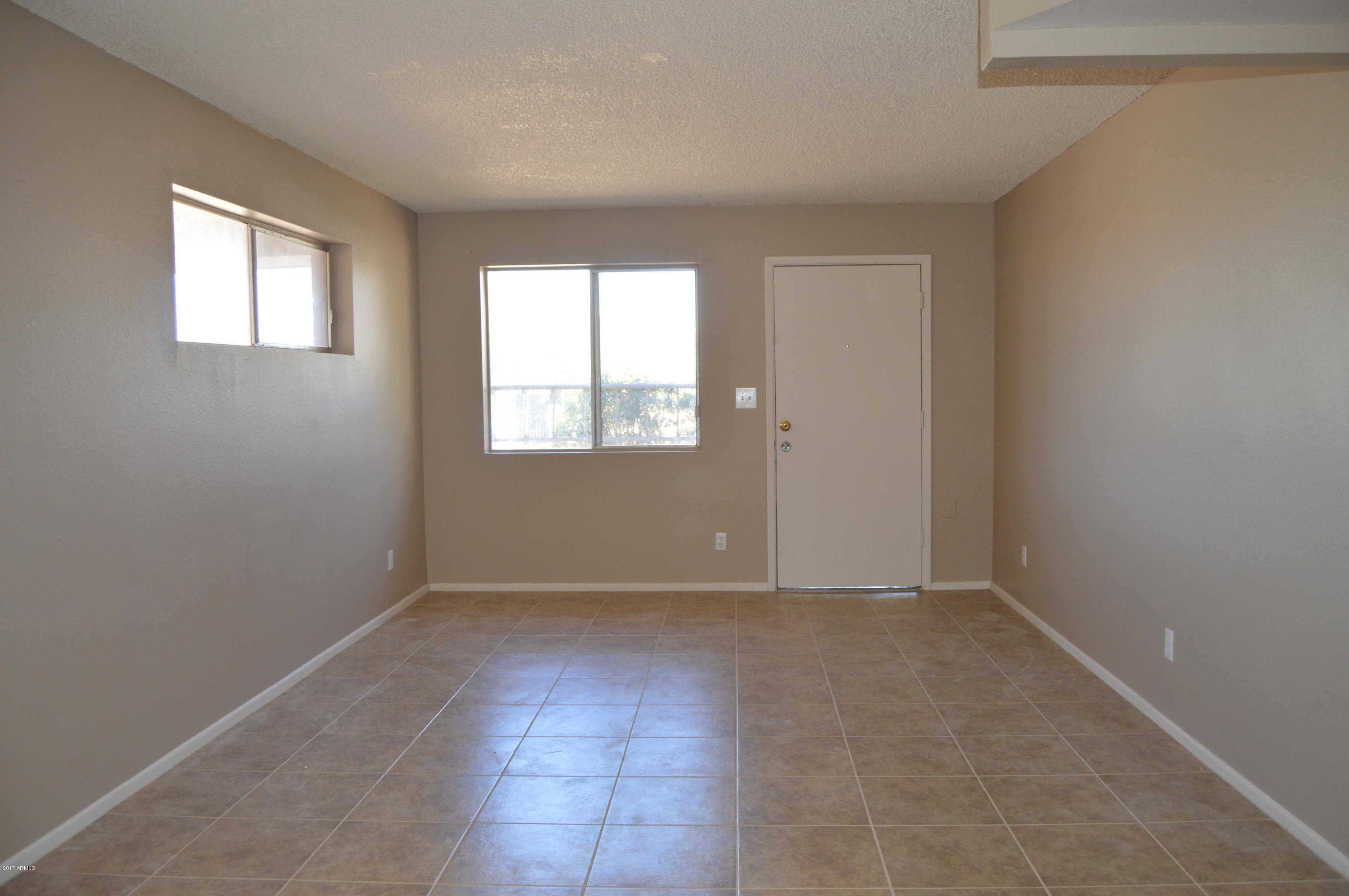 223 West Harwell Rd. Phoenix, AZ 85041 - Photo 11 of 23 Great Room