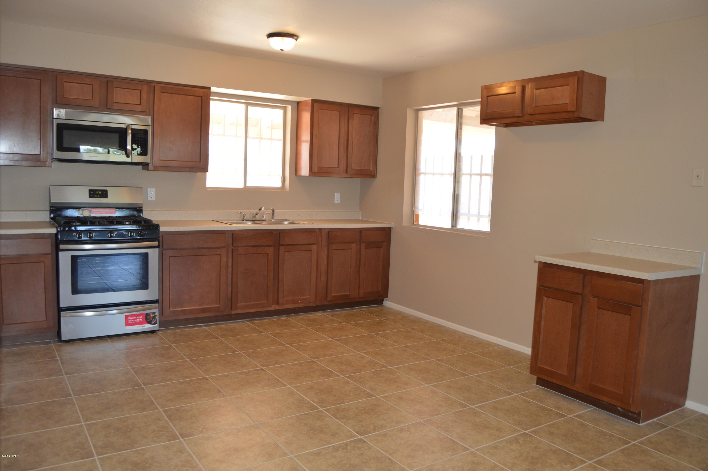 223 West Harwell Rd. Phoenix, AZ 85041 - Photo 7 of 23 Kitchen