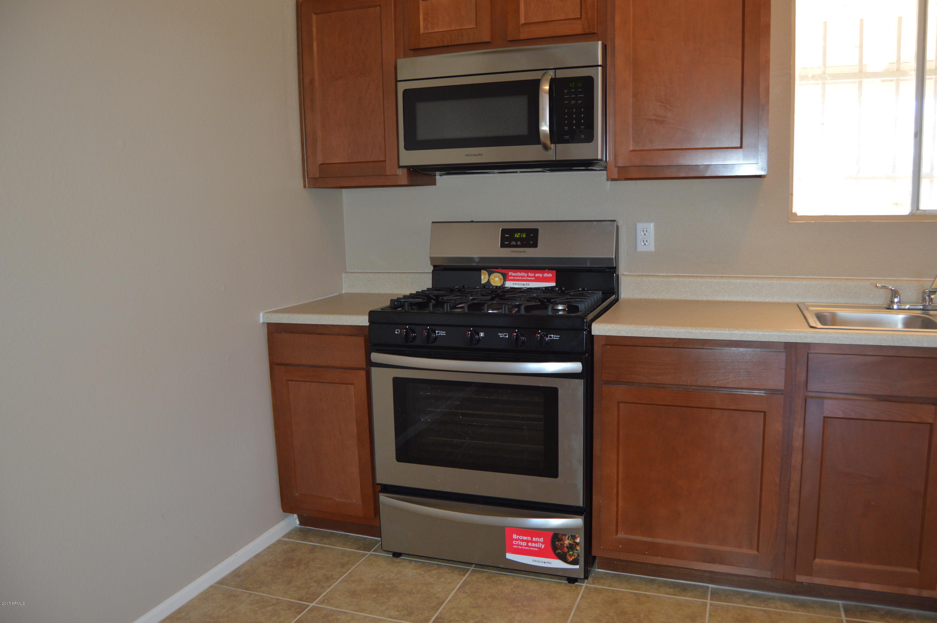 223 West Harwell Rd. Phoenix, AZ 85041 - Photo 9 of 23 Stainless Steel Appliances