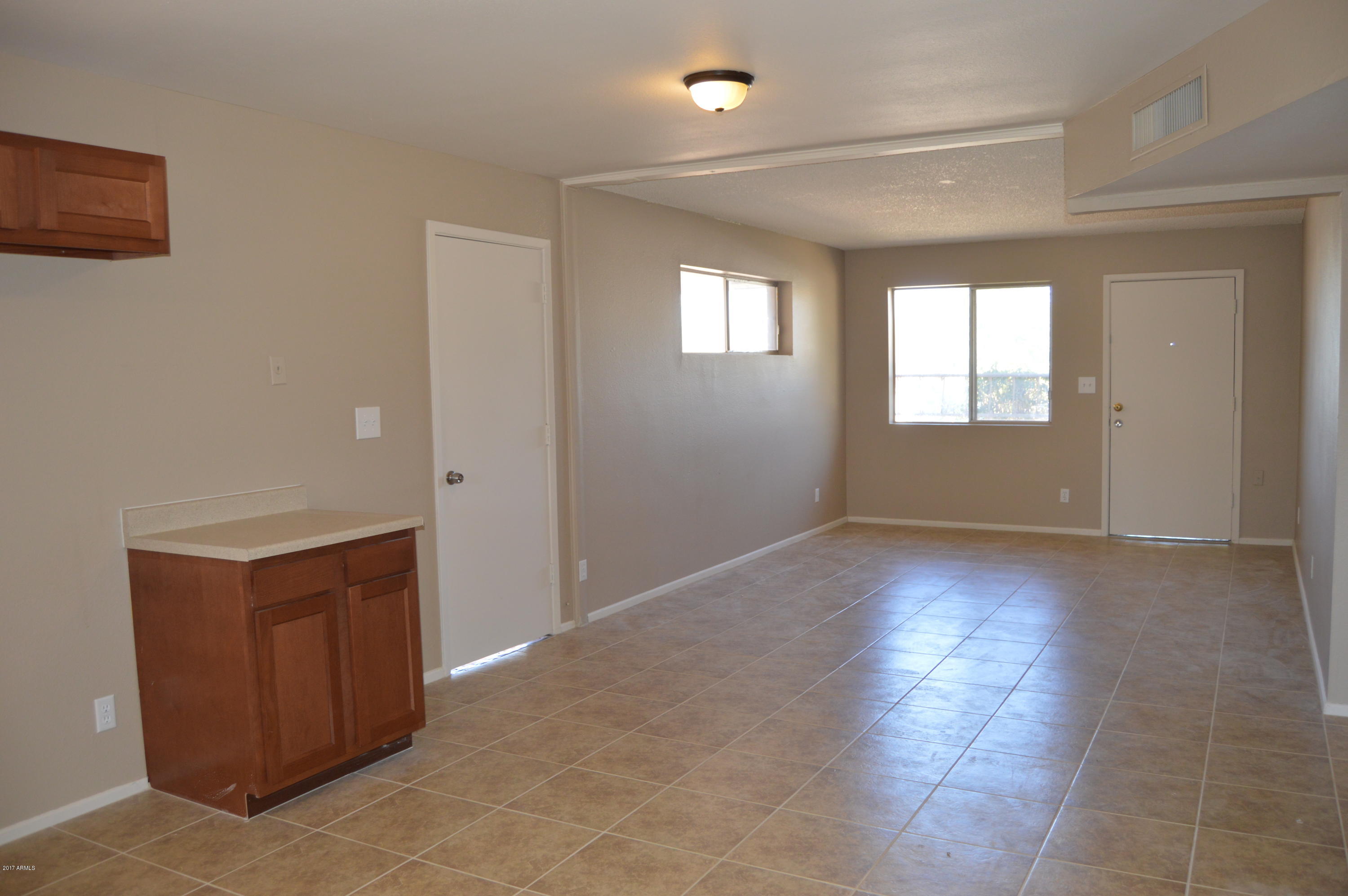 223 West Harwell Rd. Phoenix, AZ 85041 - Photo 10 of 23 Great Room