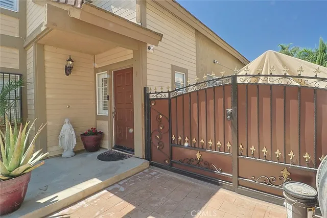 a view of a back yard of the house