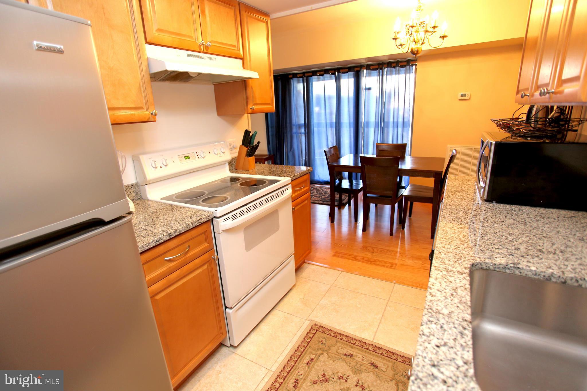 11606 Stoneview Square, Unit 21C Reston, VA 20191 - Photo 3 of 30 Kitchen