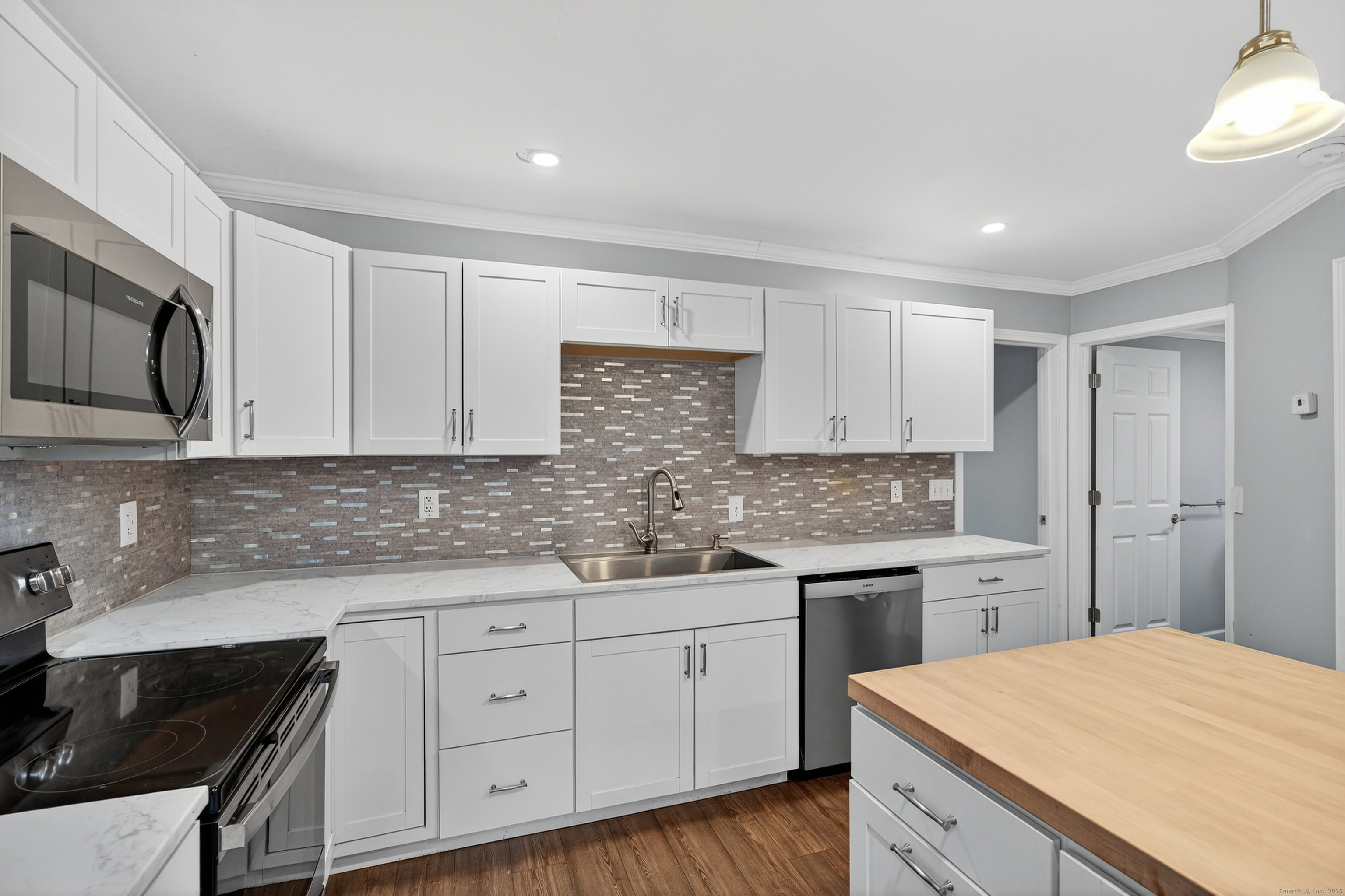 586 Back Road Windham, CT 06256 - Photo 7 of 32