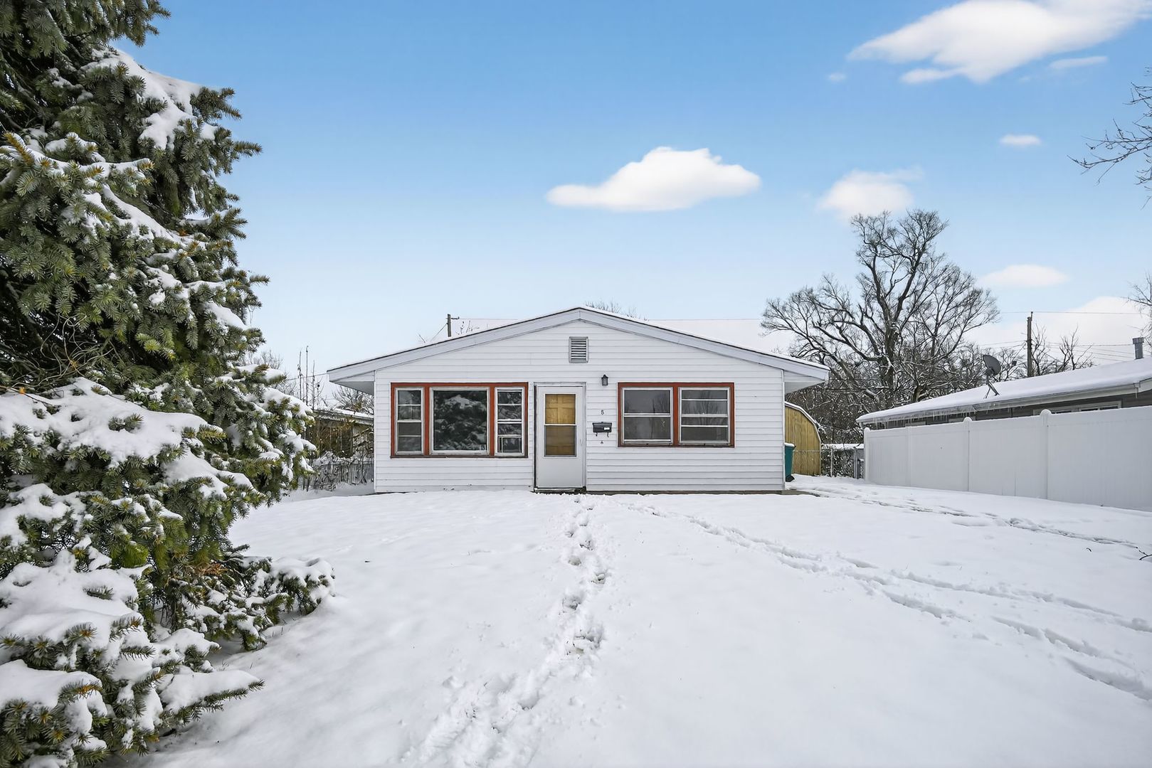 8 Kater Drive Decatur, IL 62521 - Photo 2 of 22